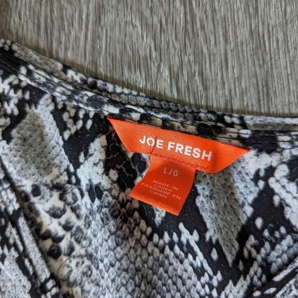 WOMAN'S Joe Fresh Black & White Snake Print Long Sleeve Blouse-Size Large - Picture 5 of 5